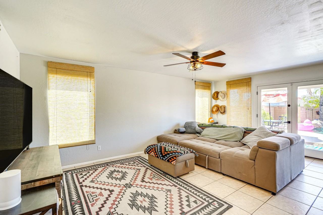 915 E Montoya Ln - Photo 6 of 23
