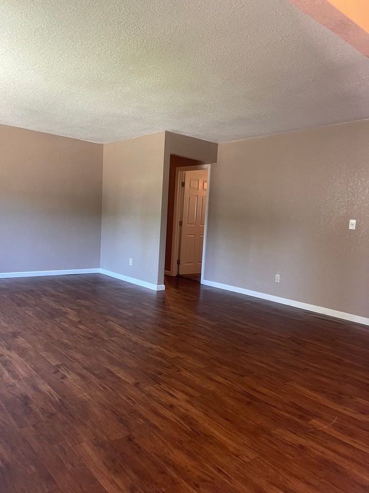 104 Woodcliff Dr - Photo 6 of 30