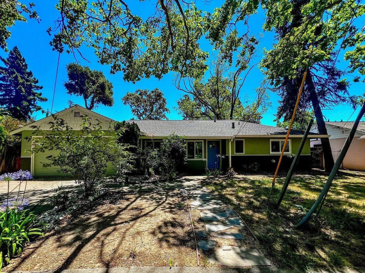 2105 Locust St