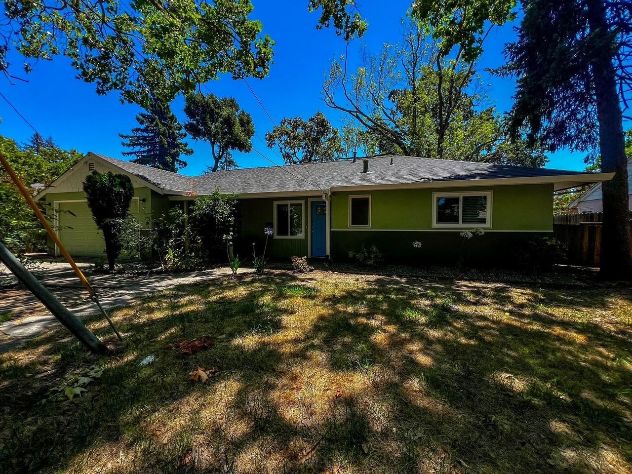 2105 Locust St - Photo 2 of 24