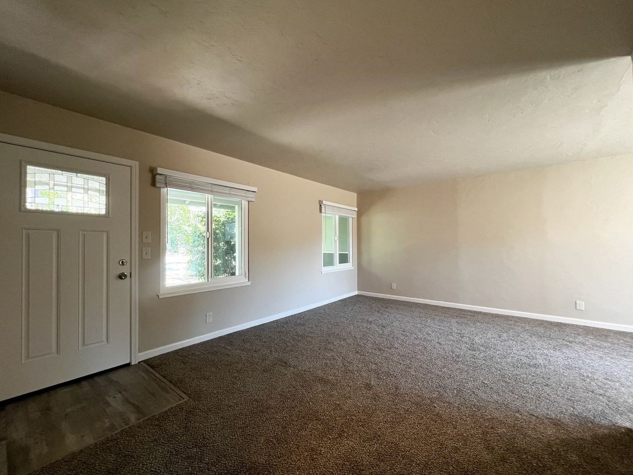 2105 Locust St - Photo 6 of 24