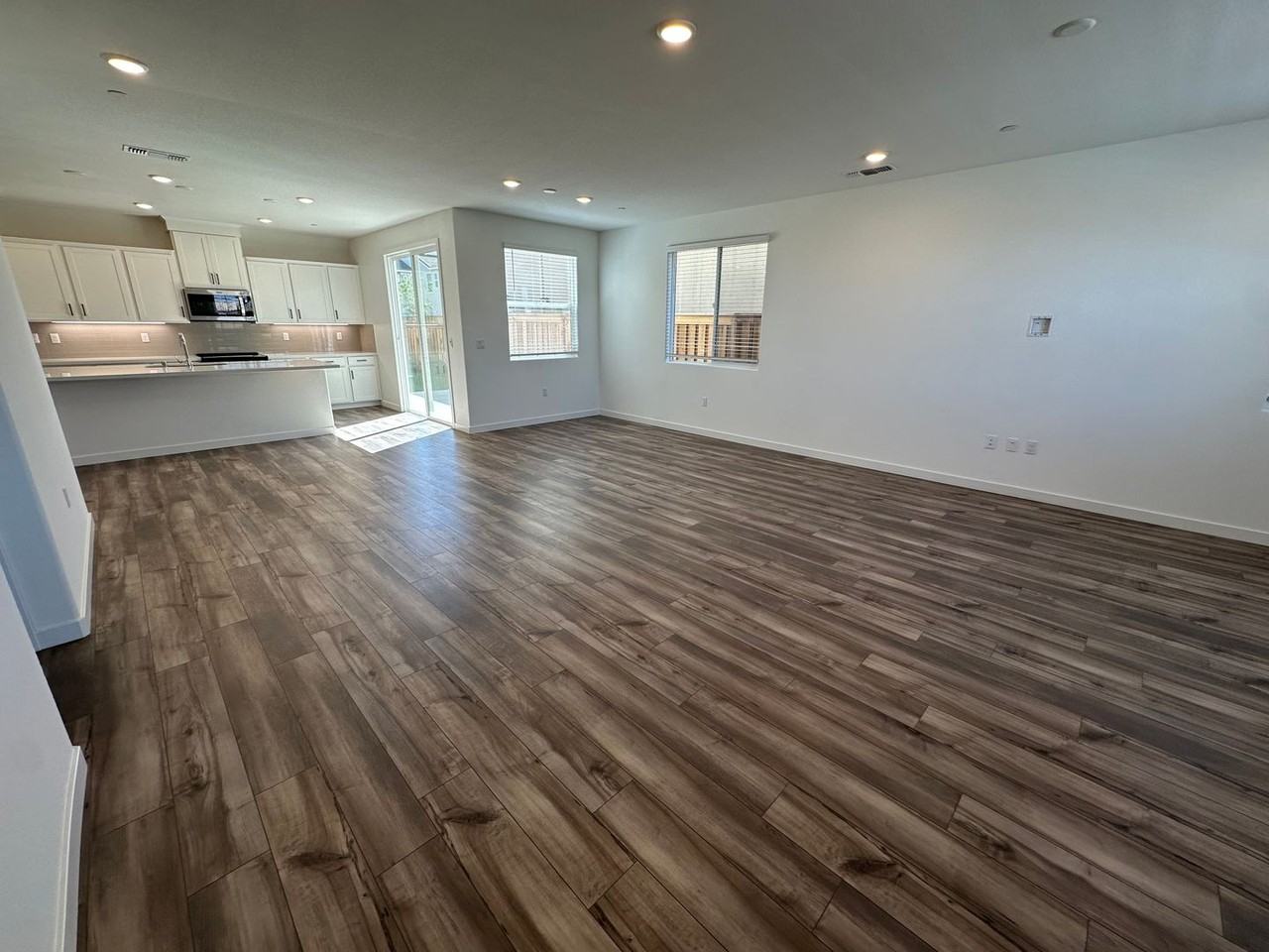1578 1578 N Central Parkway - Photo 3 of 33