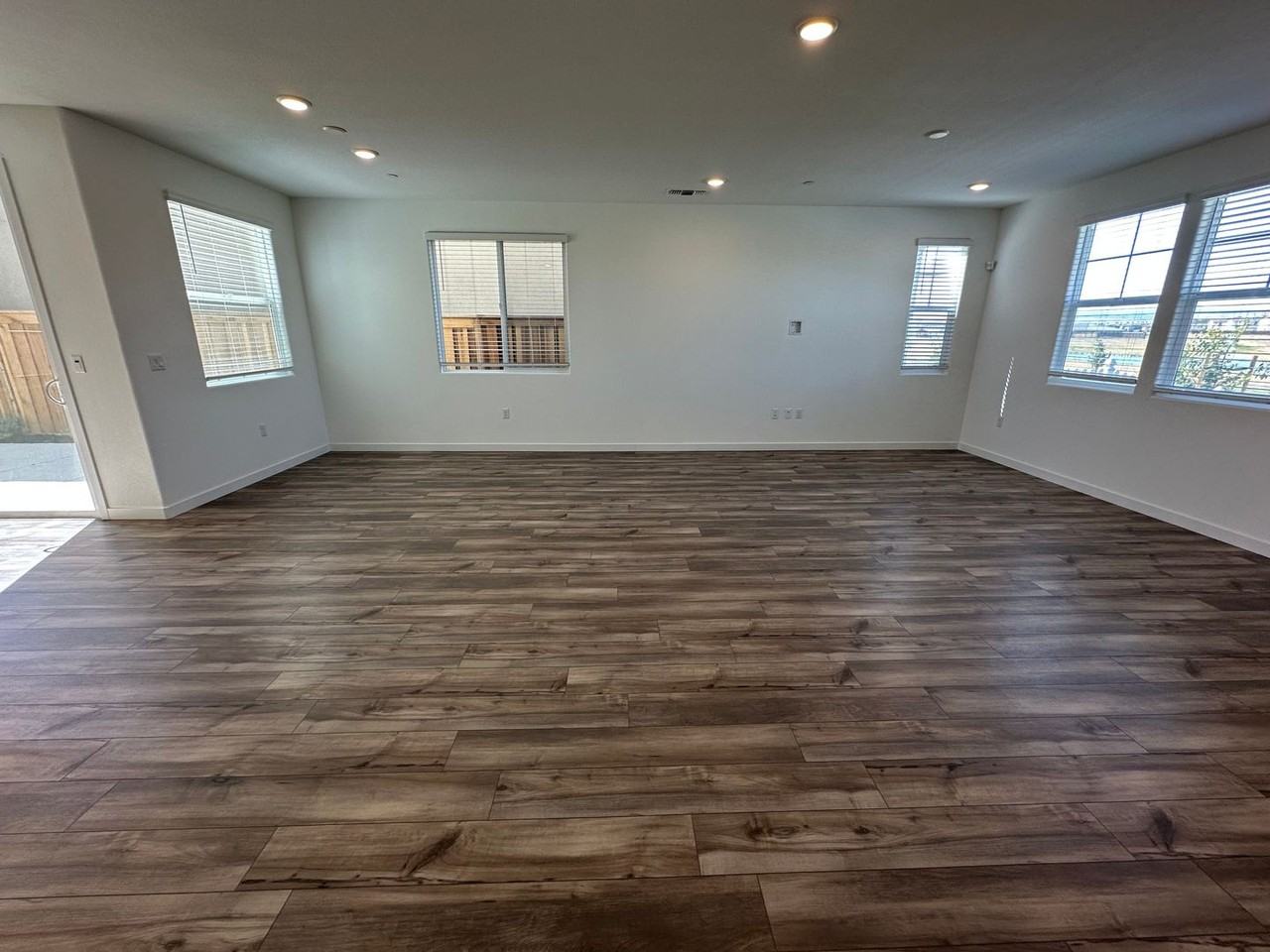 1578 1578 N Central Parkway - Photo 5 of 33