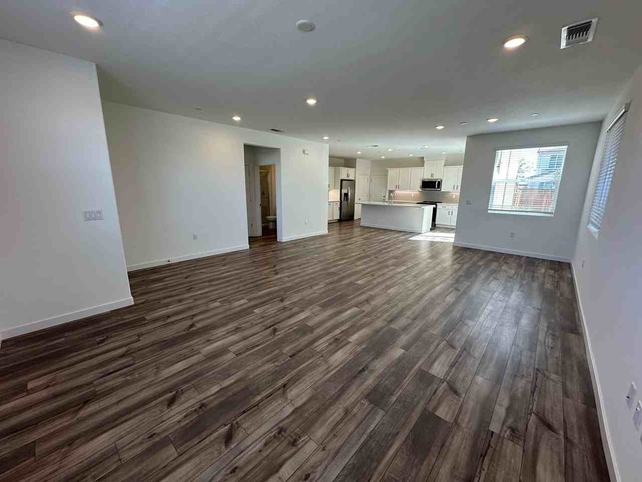 1578 1578 N Central Parkway - Photo 6 of 33