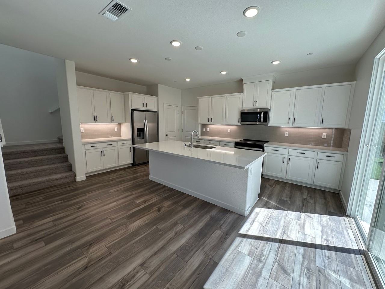 1578 1578 N Central Parkway - Photo 7 of 33