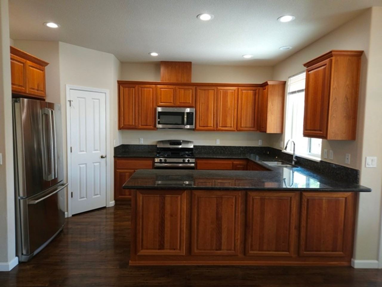 5755 Bella Ct Se - Photo 3 of 34