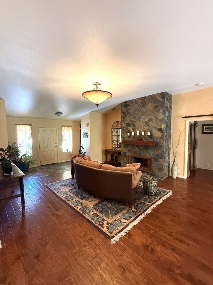 969 Vintage Way - Photo 3 of 18