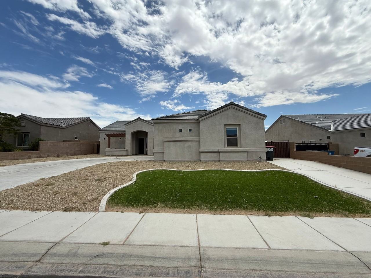 10156 E 39th Ln - Photo 2 of 48