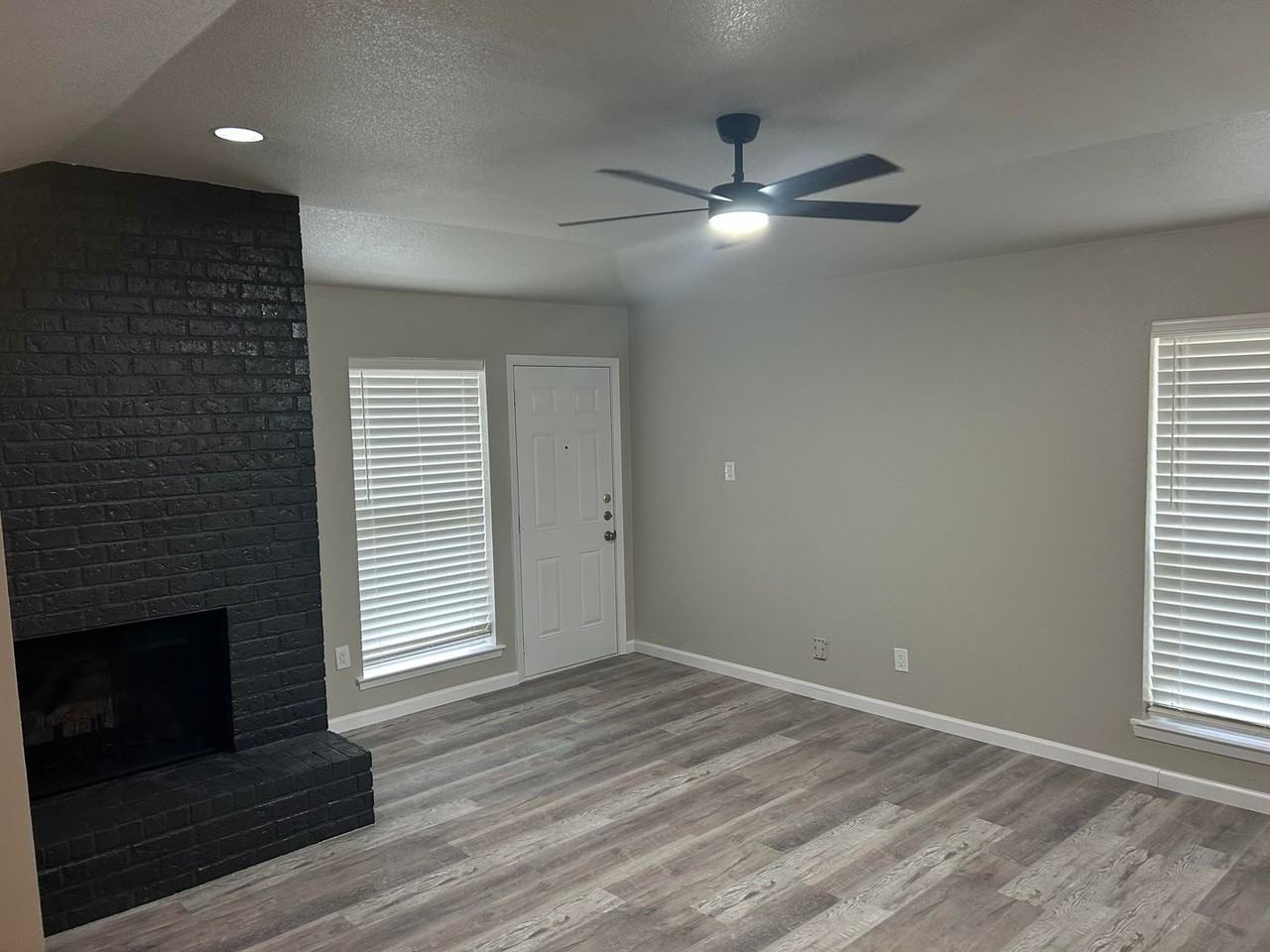 7427 Windhaven Rd - Photo 2 of 12