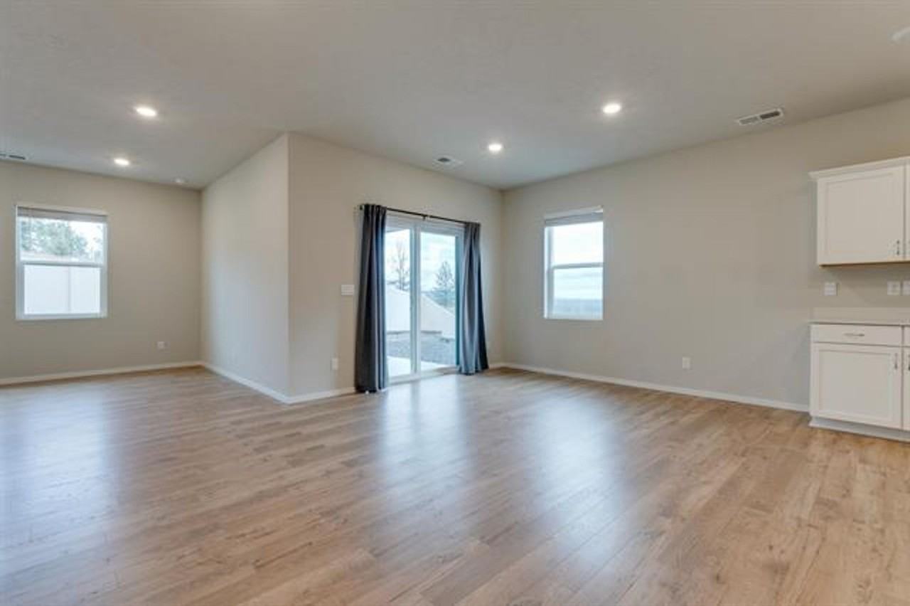 8207 S Avery Rd - Photo 2 of 36