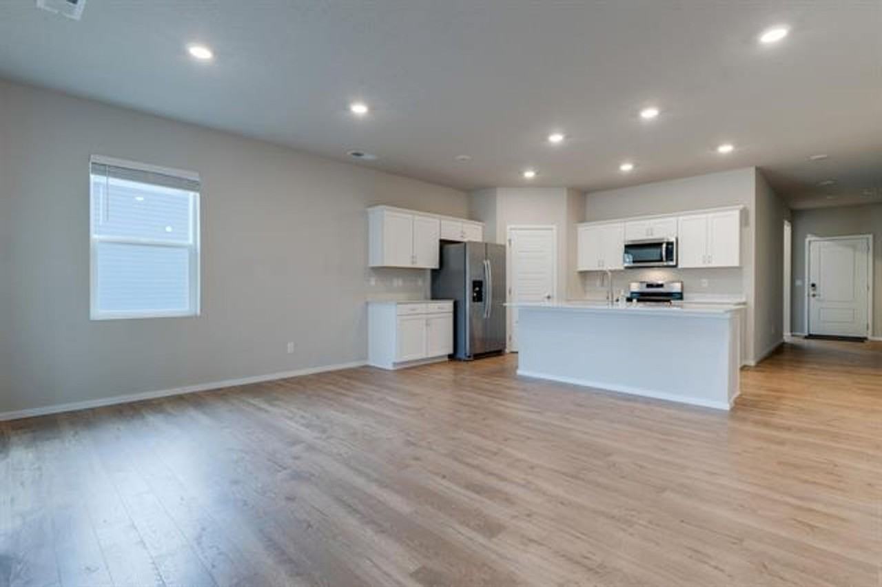 8207 S Avery Rd - Photo 3 of 36