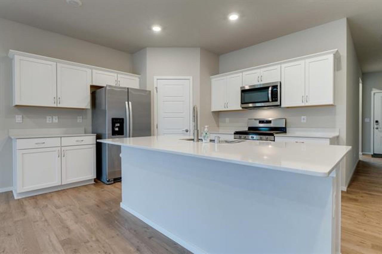 8207 S Avery Rd - Photo 4 of 36