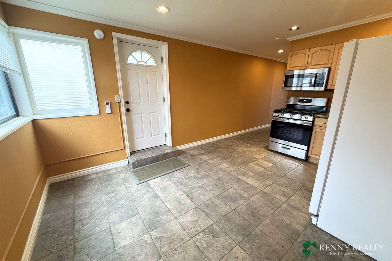 72 Crestview Ave - Photo 2 of 13