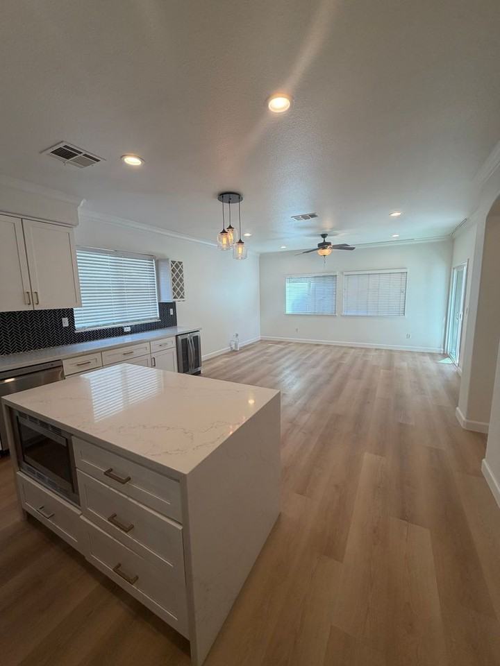 1425 Blue Squirrel St - Photo 4 of 21