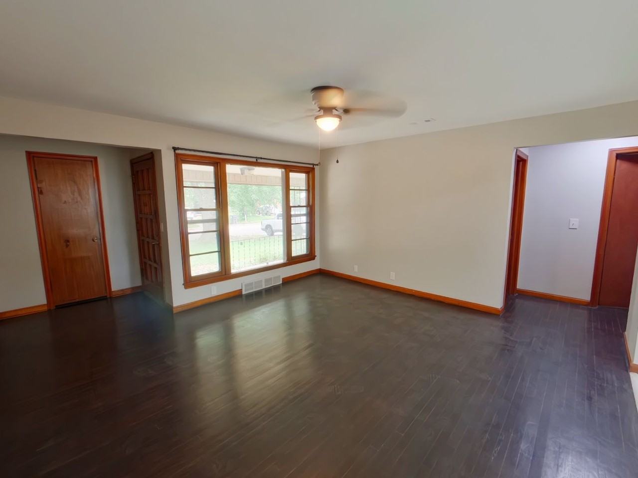 1739 Lexington Rd - Photo 2 of 10