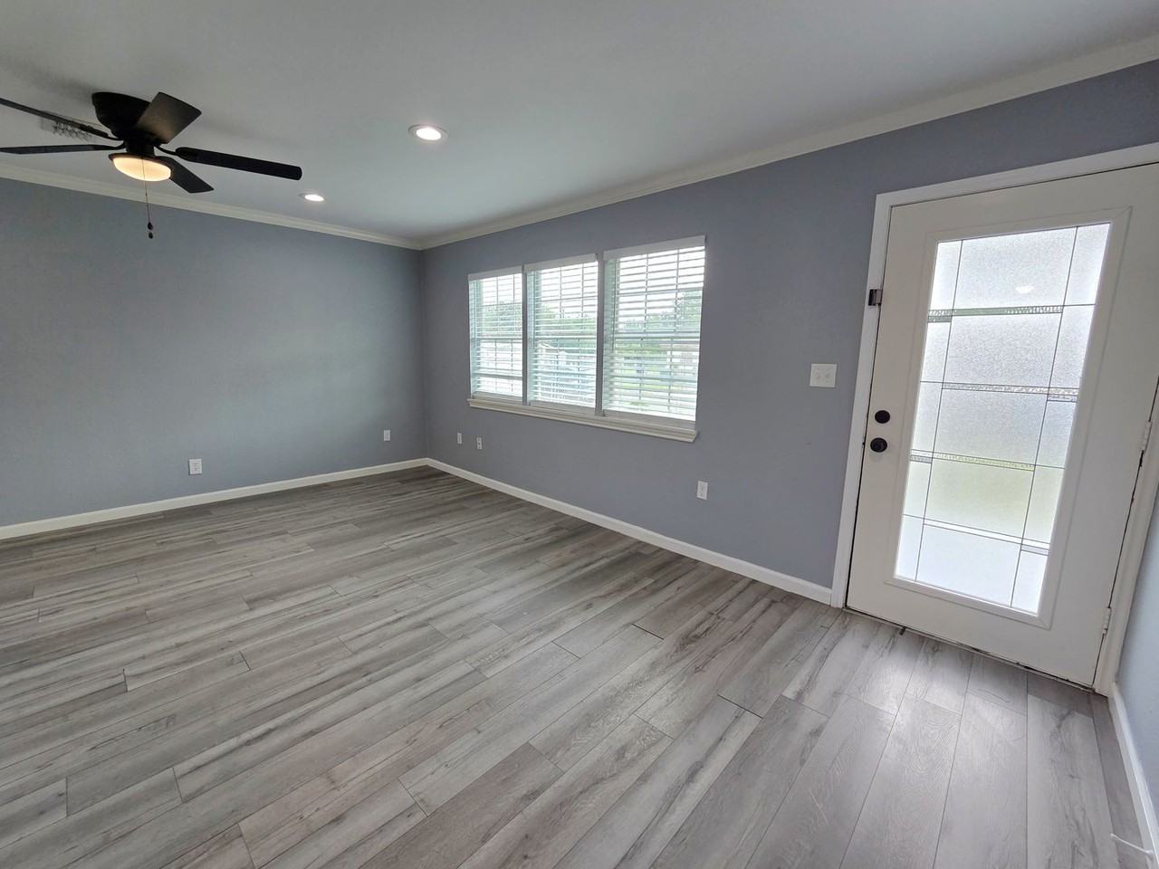 718 Lozano St - Photo 3 of 13