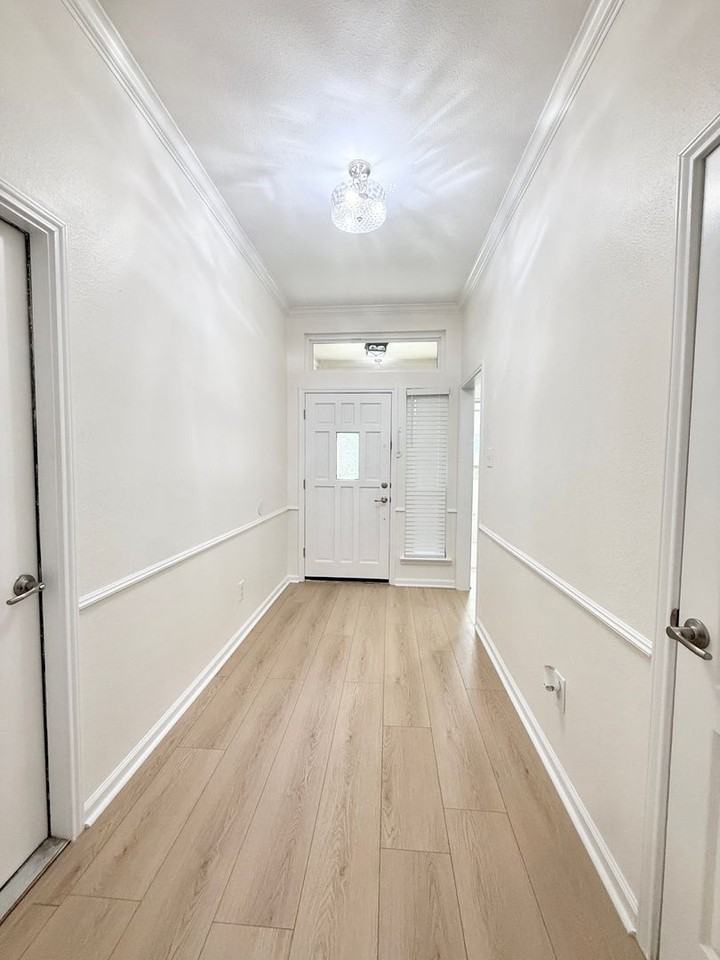 236 Almond Dr - Photo 2 of 32