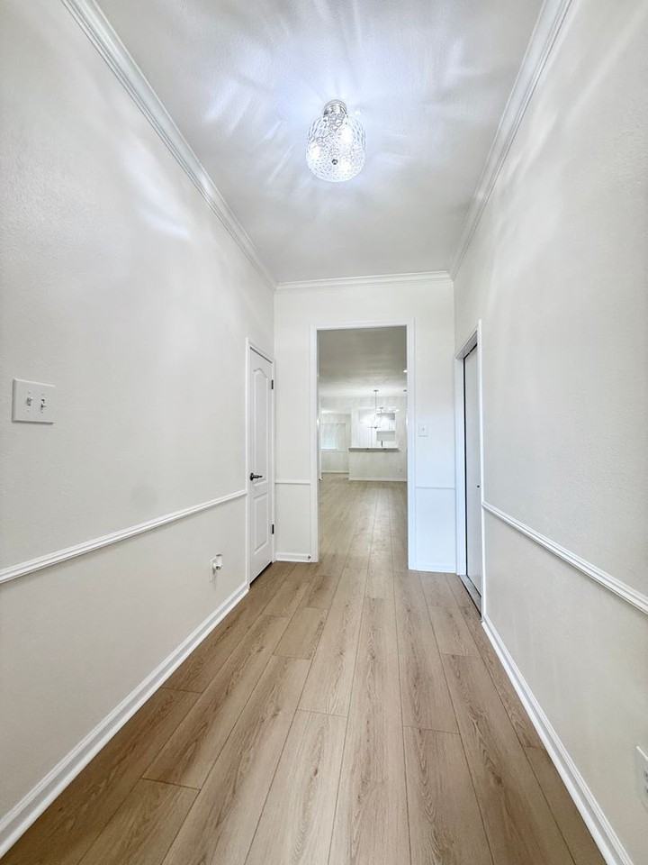 236 Almond Dr - Photo 3 of 32