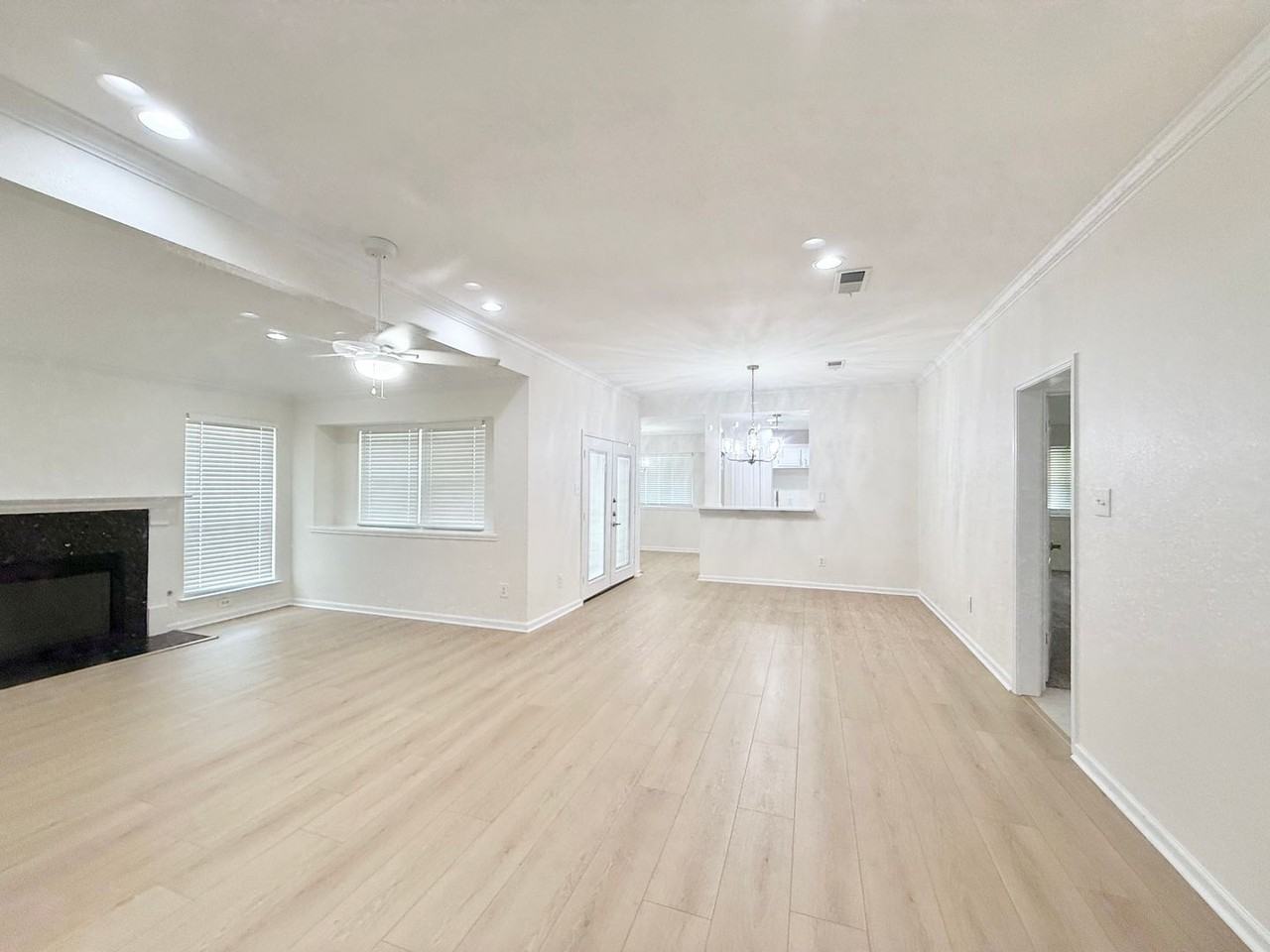 236 Almond Dr - Photo 4 of 32