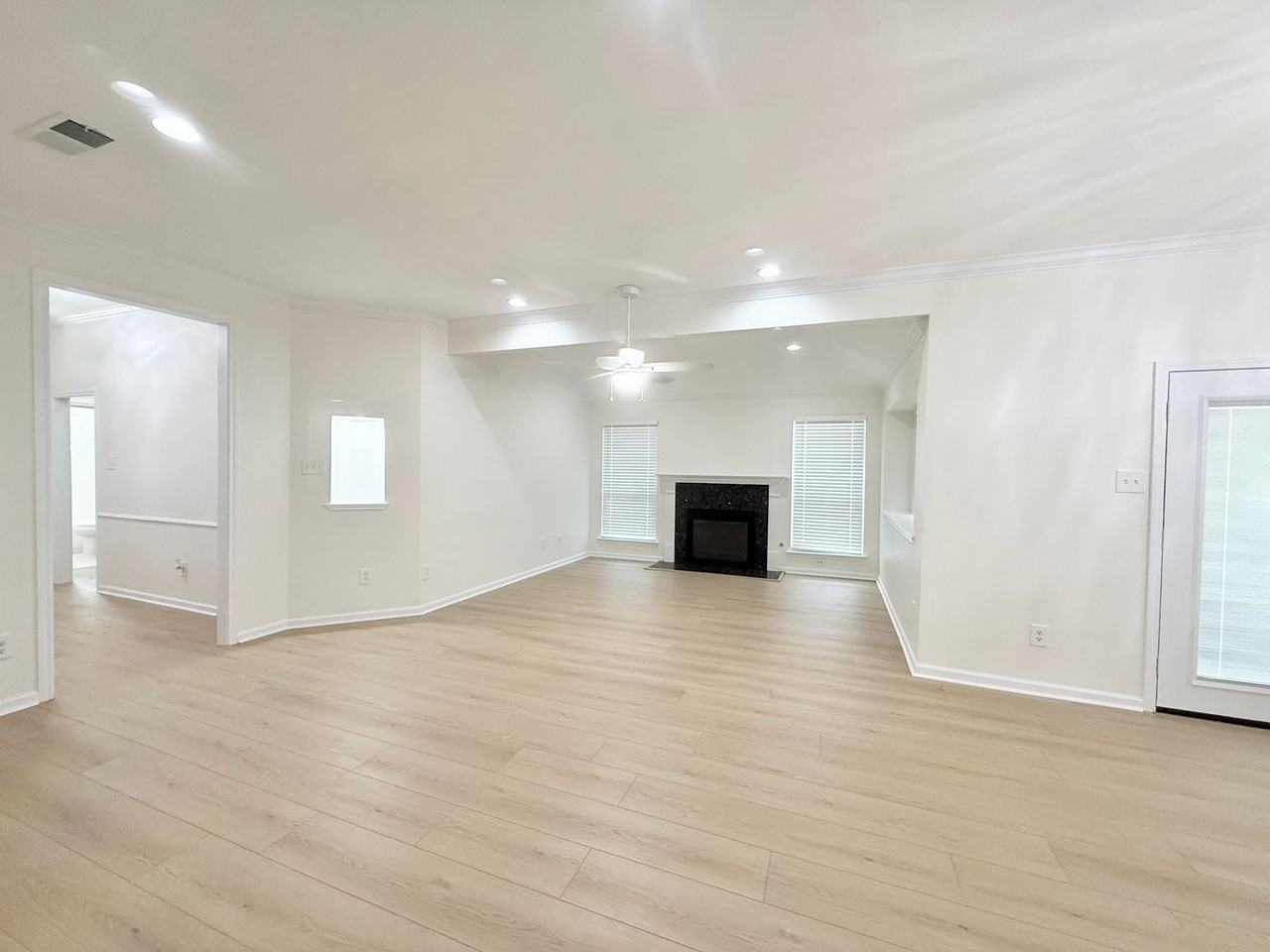 236 Almond Dr - Photo 5 of 32