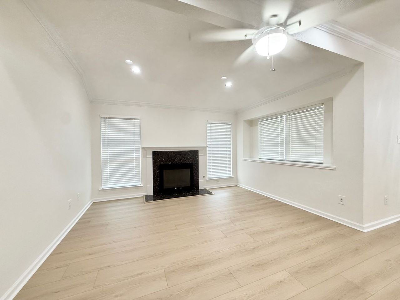 236 Almond Dr - Photo 7 of 32