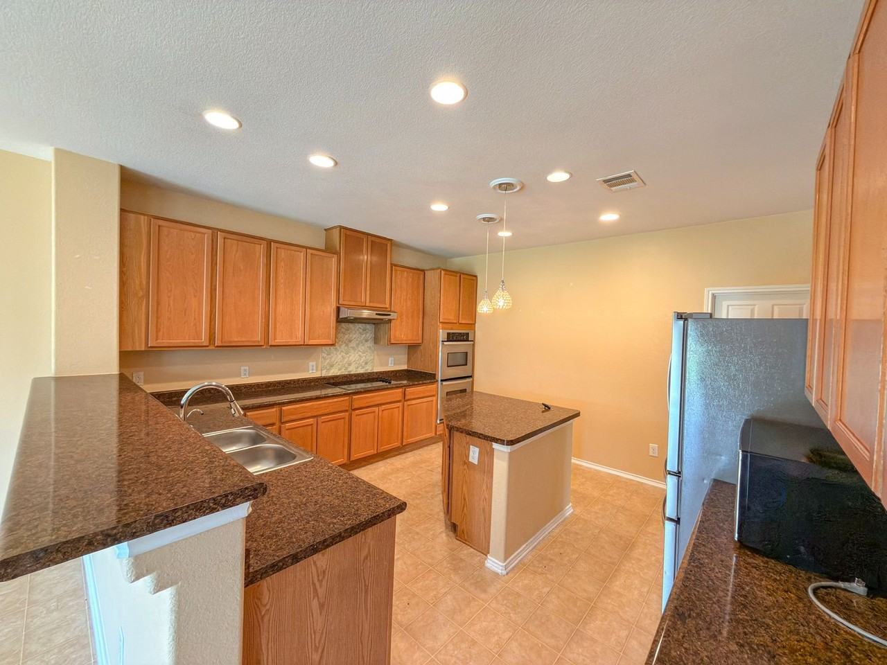 2250 Howry Dr - Photo 5 of 26
