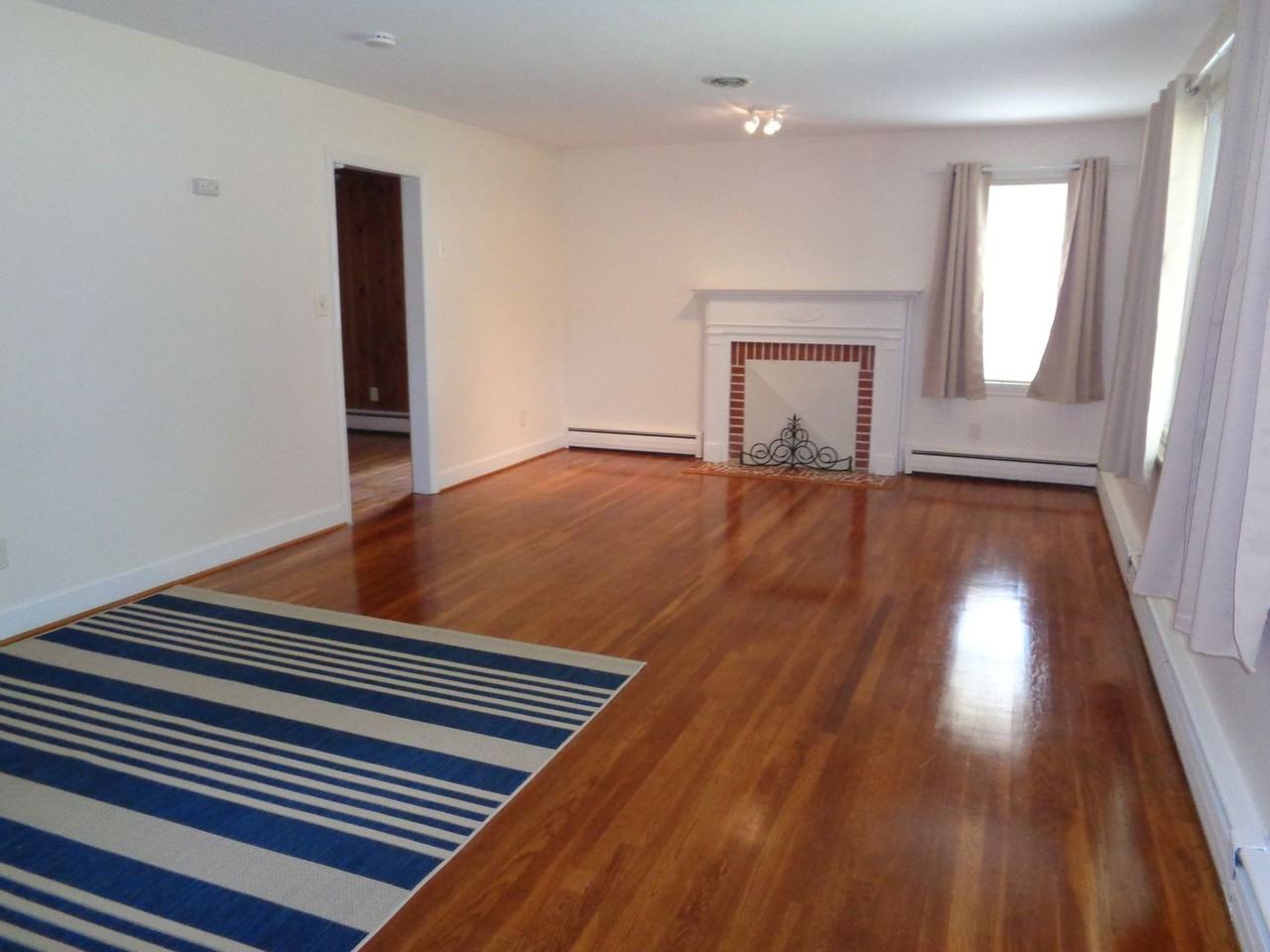 1302 Miller St - Photo 4 of 17