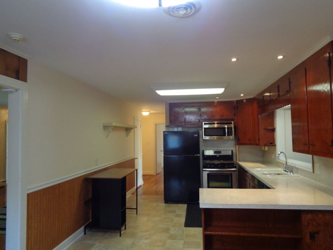 1302 Miller St - Photo 6 of 17