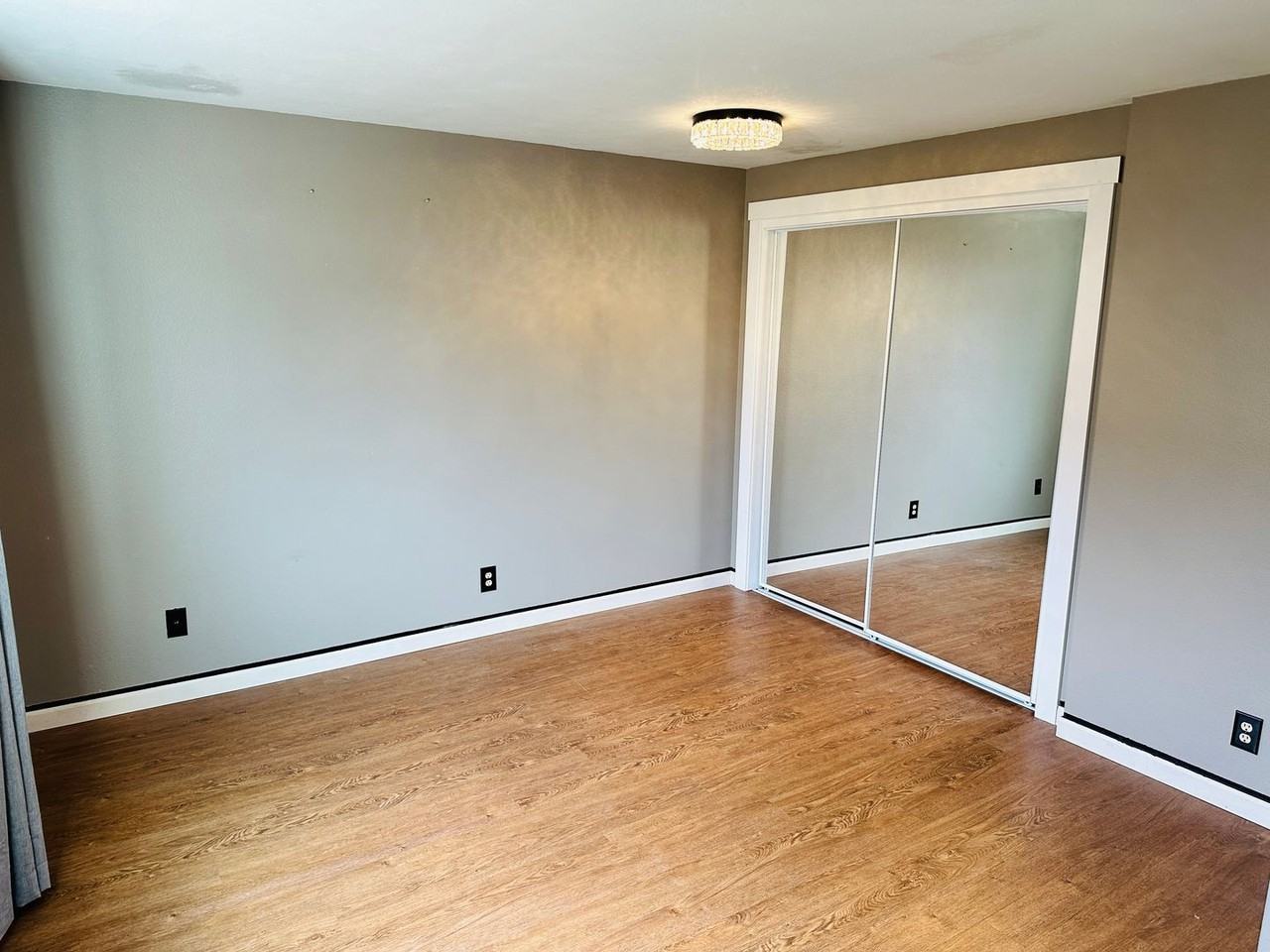 605 Se 121st Ave - Photo 2 of 23