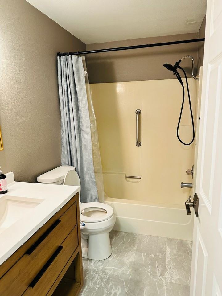 605 Se 121st Ave - Photo 6 of 23