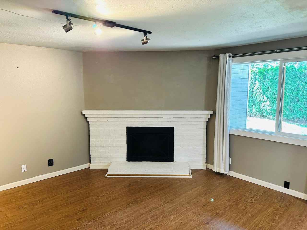 605 Se 121st Ave - Photo 7 of 23