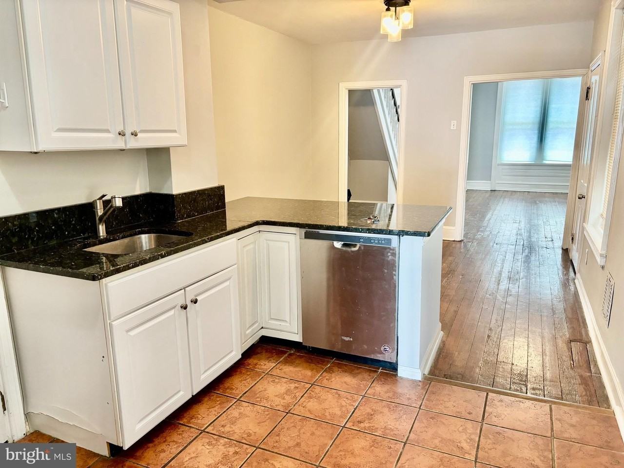 2503 Carpenter St - Photo 7 of 26