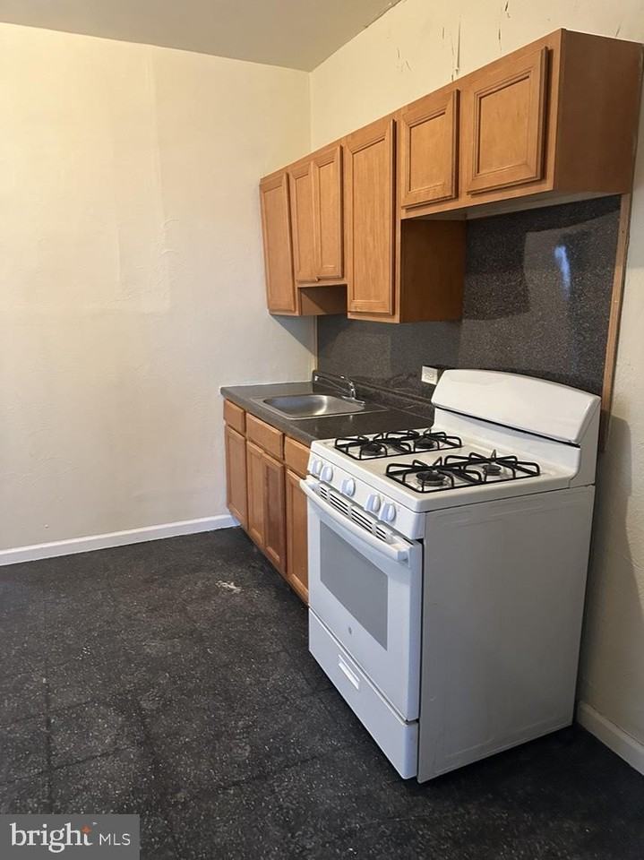 3022 Agate St - Photo 3 of 5