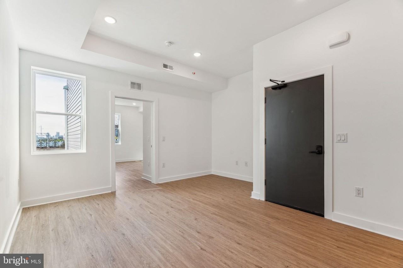 1028 W Dauphin St #3 - Photo 2 of 17