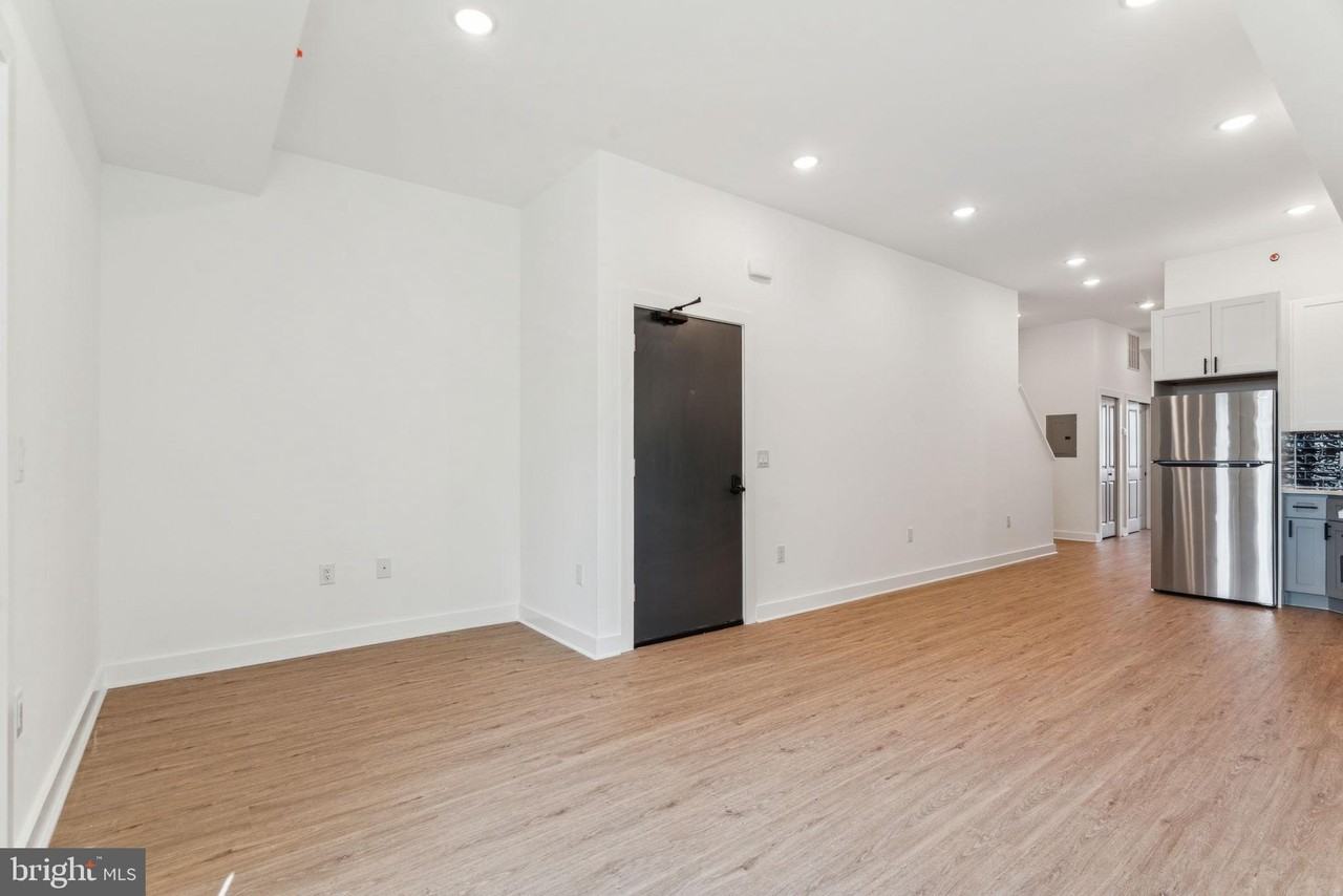 1028 W Dauphin St #3 - Photo 3 of 17