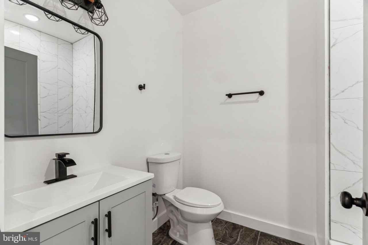 1028 W Dauphin St #3 - Photo 7 of 17