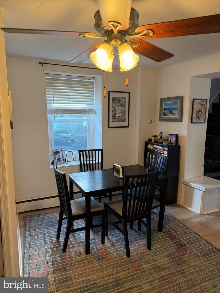 470 Conarroe St - Photo 6 of 36