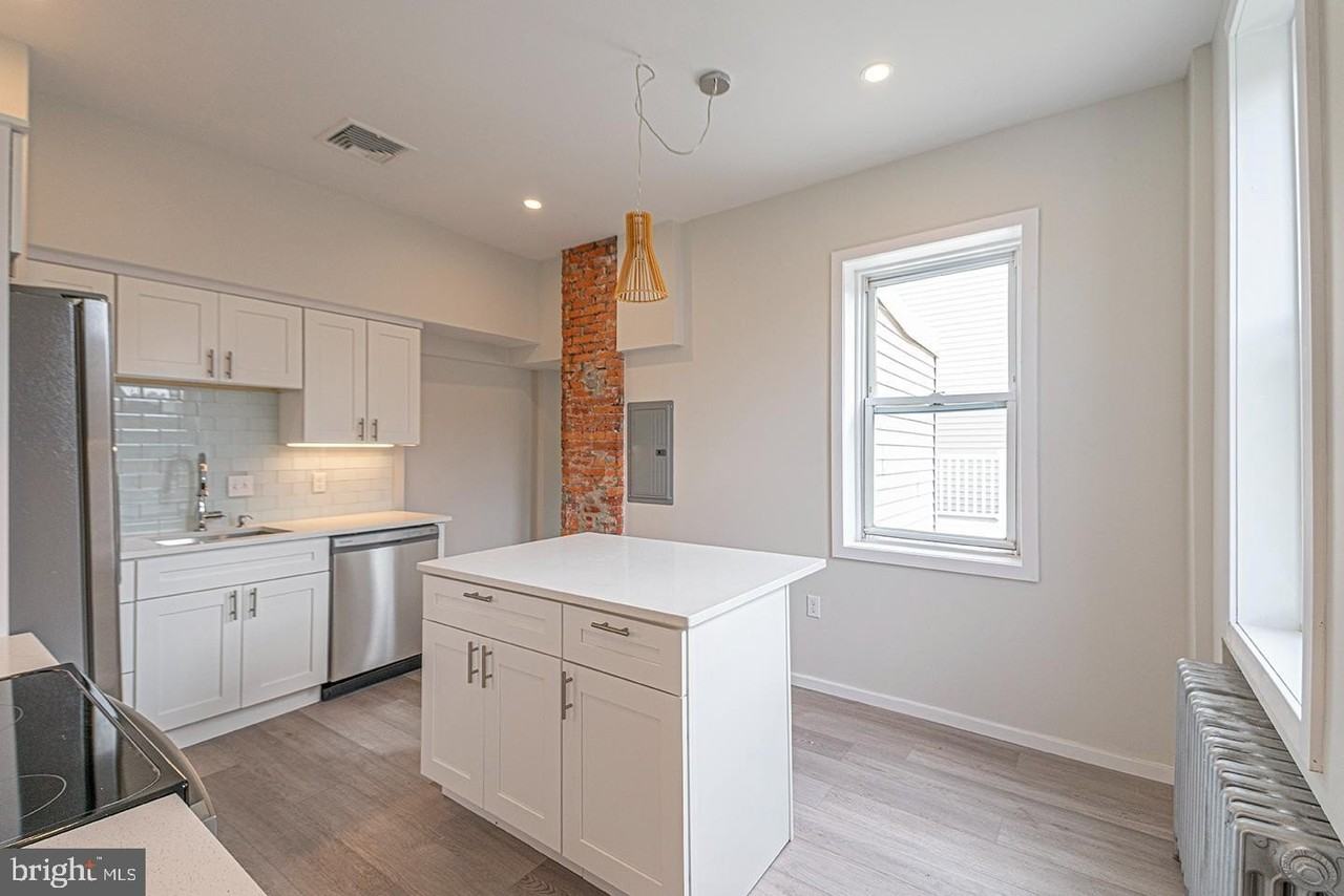 825 S 12th St #B - Photo 4 of 23