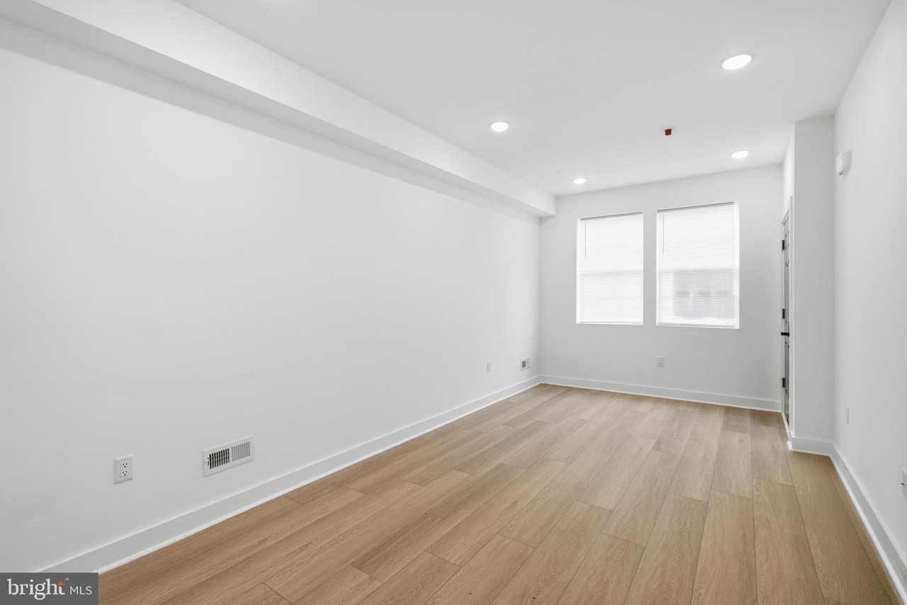 2503 N 12th St #1 - Photo 5 of 20