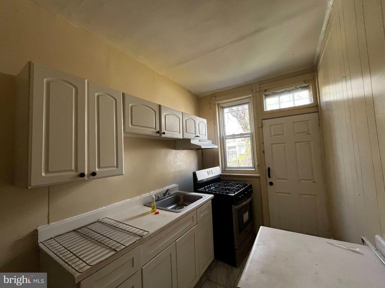 2914 N Judson St - Photo 4 of 9