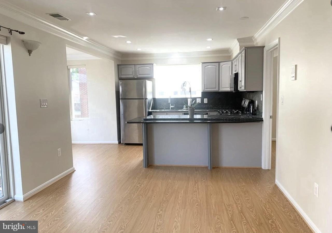 416 S Veitch St #307 - Photo 2 of 11