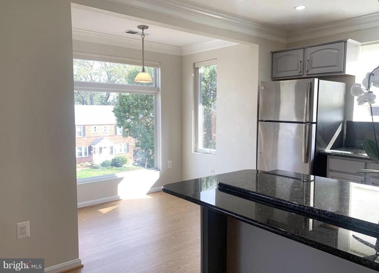 416 S Veitch St #307 - Photo 3 of 11