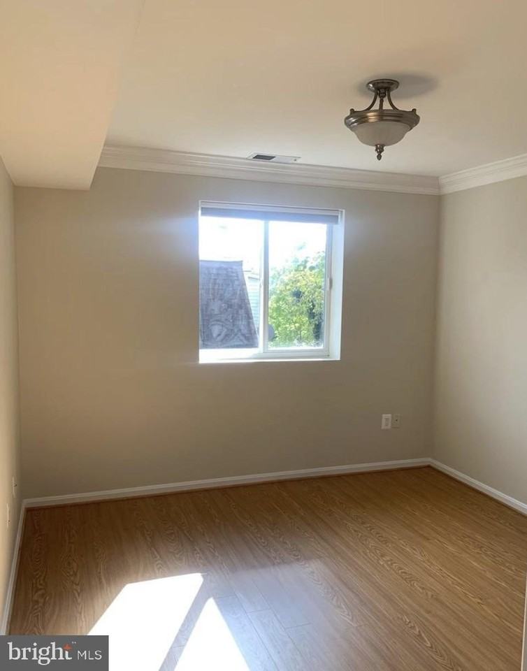 416 S Veitch St #307 - Photo 6 of 11
