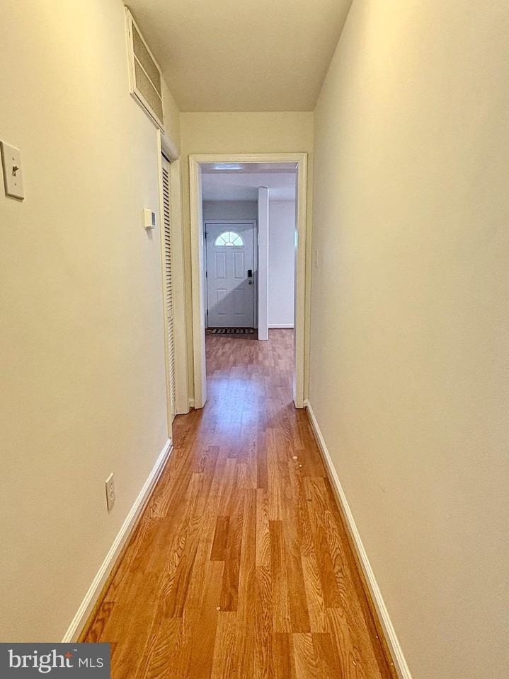 1316A Rowe St - Photo 4 of 10