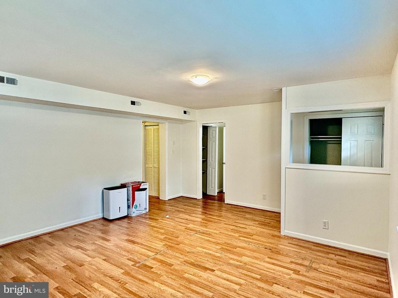1316A Rowe St - Photo 5 of 10