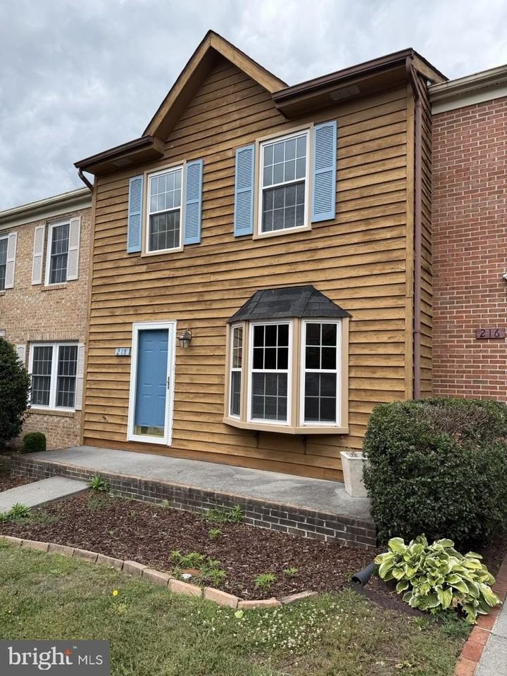 218 Tudor Dr - Photo 3 of 45