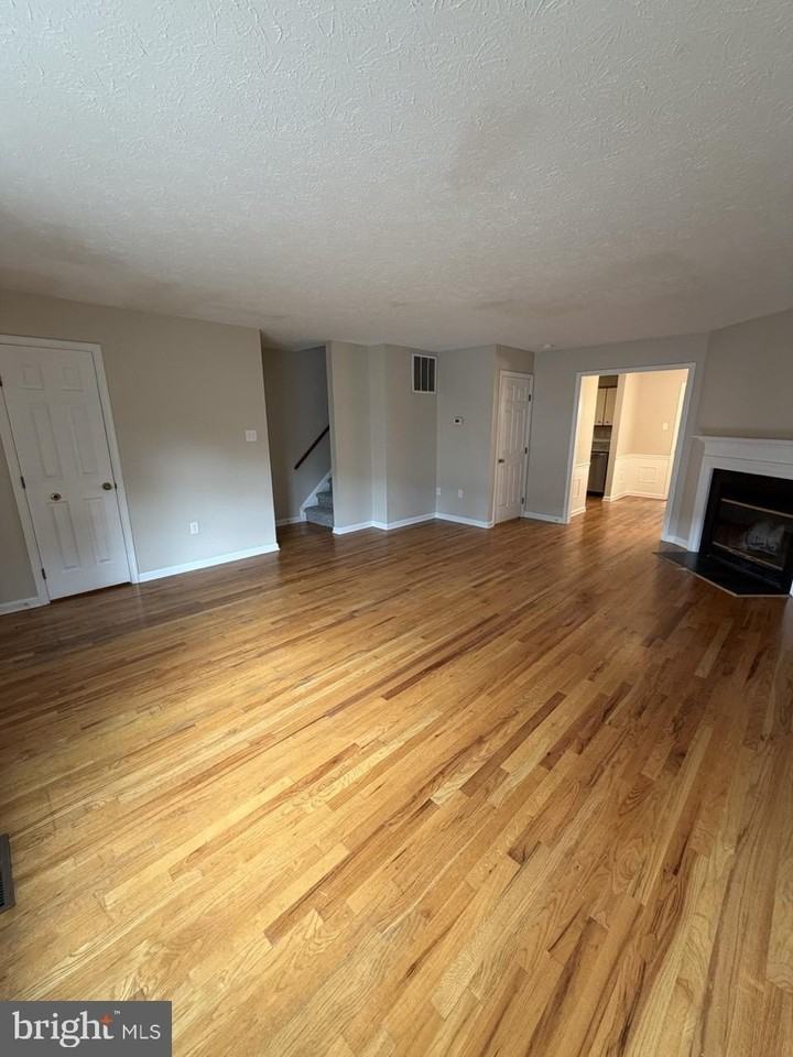 218 Tudor Dr - Photo 5 of 45