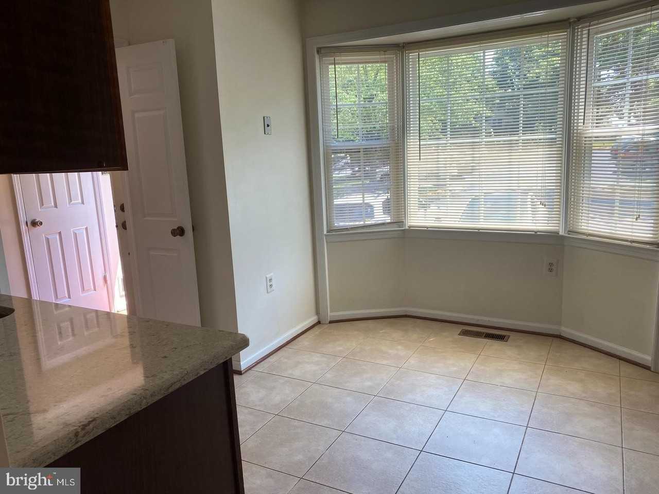 6558 Sand Wedge Ct - Photo 4 of 19