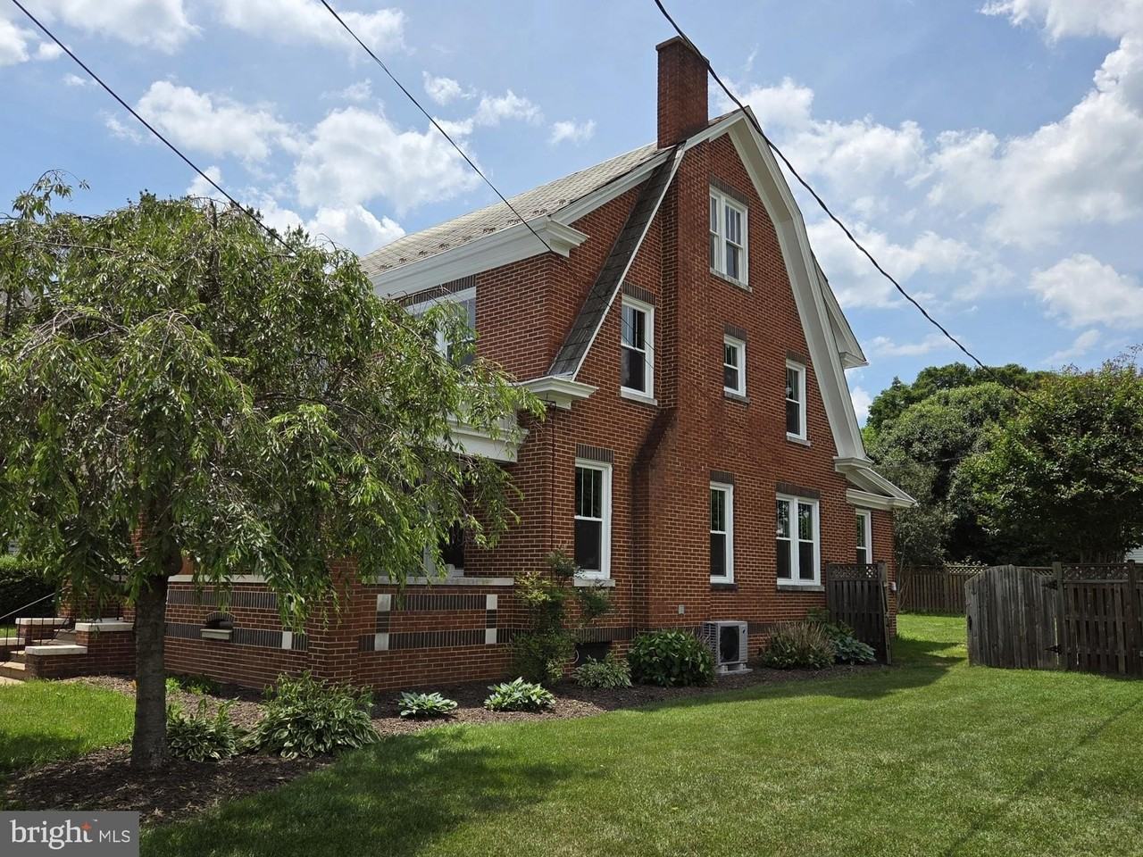240 S Holliday St - Photo 4 of 19