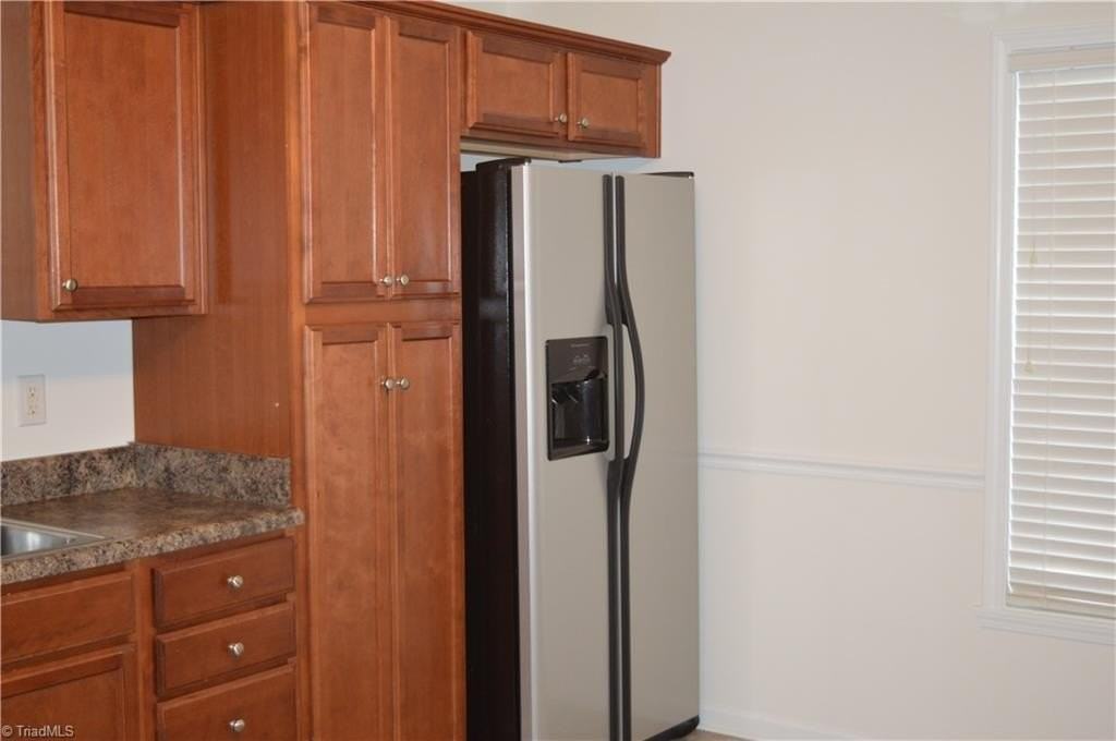 484 Dunwood Dr - Photo 3 of 40